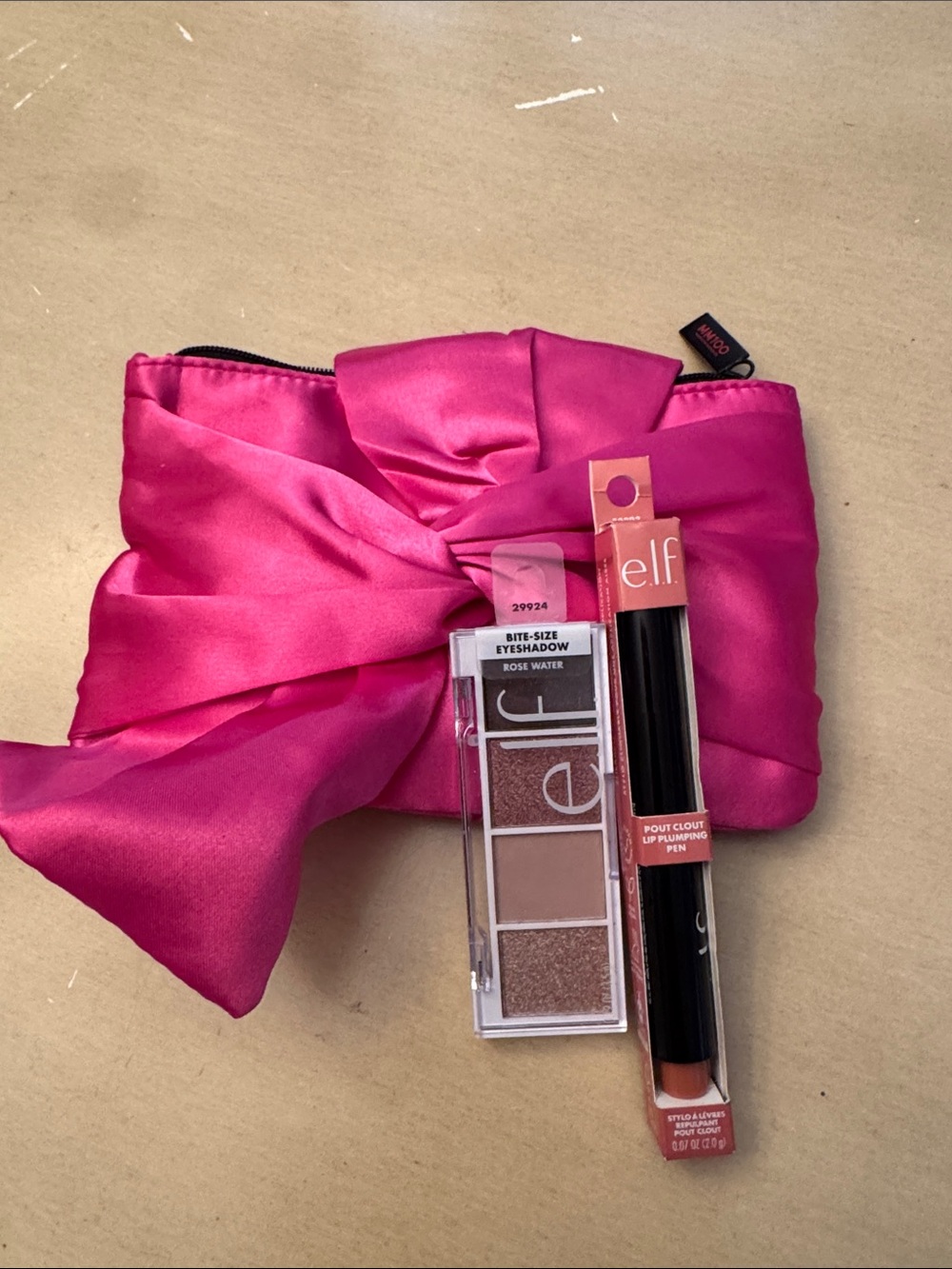 Pout Clout Lip Plumping Pen – Rose/Peach with Bute size eyeshade pallate